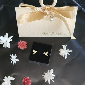 Elegant Gold hummingbird Earrings